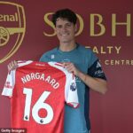 Bývalý kapitán Brentford Norgaard dokončil Emirates s 12 miliónmi libier ťahu vo štvrtok