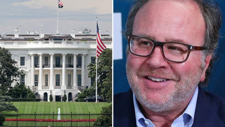 PFL Exec ponúka prezidenta Donalda Trumpa Biely dom -karta na rok 2026