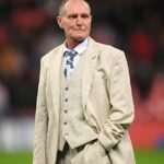 Paul Gascoigne sa „ponáhľal po tom, čo bol nájdený v zrútenej„ divízii intenzívnej starostlivosti “doma, anglická legenda teraz„ stabilná “