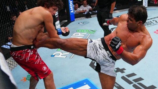 Paulo Costa skáče proti rímskemu Kopylovovi

