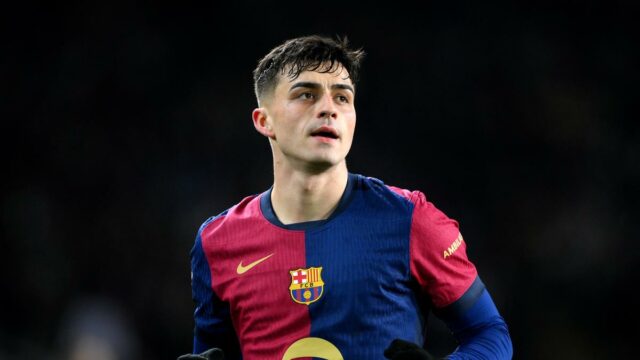 Pedri s víťazom Barcelonských hráčov, ktorí strážili 2025

