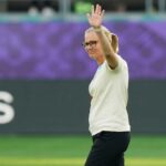 Pieseň Sarina Wiegman počas Walesu počas thrashingových rozhovorov o levii