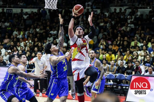 June Fajardo San Miguel Bemenmen počas zápasu 3 pohára PBA PBA proti TNT TNT TNT Tropang 5G.