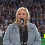 Starší domorodý obyvateľ tety Julie Jones (na obrázku) predstavil III Víťazstvo v Queenslandskom pôvode v stredu pred slávnostným recepciou.