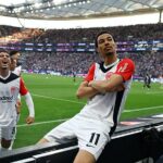 V centre Veľkej vojny pri boji za služby Huga Ekitike, Newcastle a Liverpoolu