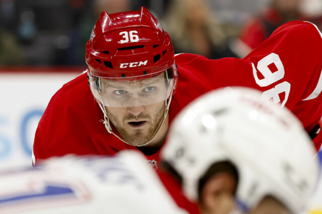 Prečo staré Red Wings & Blue Jackets odišli do 28 rokov?

