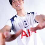 Kota Takaist sa stala poslednou rastúcou hviezdou Japonska, ktorá prechádza do Anglicka podpísaním Tottenhamu za 5 miliónov GBP
