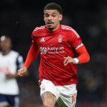 Morgan Gibbs-White v akcii pre Nottingham Forest proti Tottenham v minulej sezóne