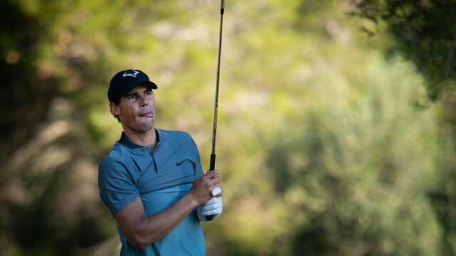 Rafael Nadal robí príspevok v sociálnych médiách o svojej diere v-jednom v Španielsku

