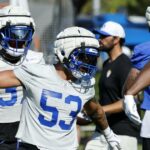 Rams Linebacker Nate Landman prináša svoju hrdosť na telo, prilba