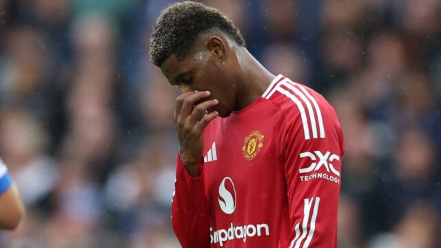 Rashford zráža nervózne, počkajte ako pracovník „Barcelona“ na registráciu podpisu úveru

