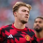 Rasmus Hojlund nemôže ignorovať ikonickú fotografiu Man Utd napriek tomu, že odvážny prenos vyhlási