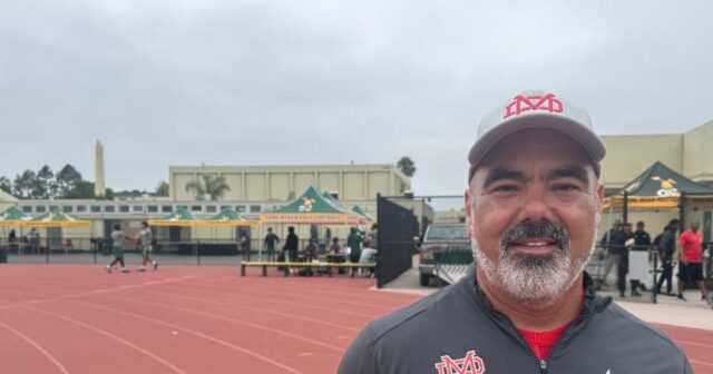 Raul Lara sa vracia na Long Beach Polly ako futbalový tréner Mater Dei

