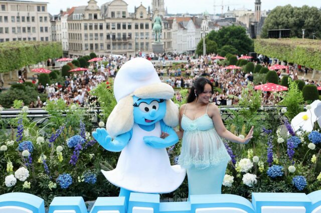 Rihanna „autentická“ láska k šmolkom z neho zmenila „dokonalú úpravu“, aby v nasledujúcom filme poskytla hlas Smurfette hlas


