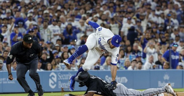 S Max Muncy splatnou, Dodgersova aktivita v plánoch obchodného obdobia

