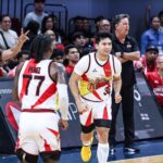 Juami Tiongson zo San Miguel Bemenmen počas 4. filipínskeho pohára PBA proti Ženevskému Kingsovi Barangayovi.