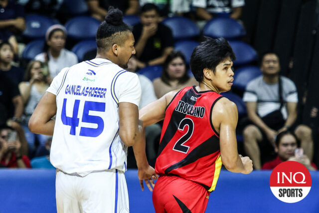 Don Trollano de San Miguel Bemenmen počas zápasu 2 PBA Philipine Cupu proti TNT TNT TNT TNT tropang 5G. 