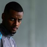 Šéf Newcastle Eddie Howe dáva vyhlásenie o prenose Alexandra Isaka po odkazoch Liverpoolu