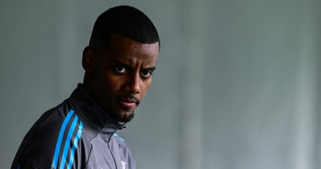 Šéf Newcastle Eddie Howe dáva vyhlásenie o prenose Alexandra Isaka po odkazoch Liverpoolu


