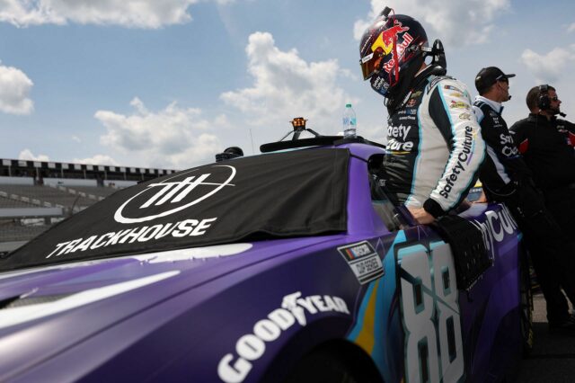 Shane Van Gisbergen hovorí, že Trackhouse je pripravený na strategické riziká v Chicagu

