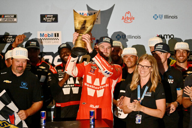 Shane van Gisbergen robí históriu NASCAR po dominantnom víťazstve v Chicagu

