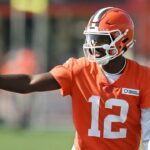 Sheedeur Sanders diskutuje hlavne spolu s tretími strúncami Browns