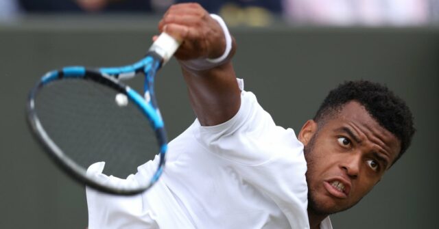 Úspech Taylor Fritz z USA prijme francúzsky Giovanni Mpetshi Perricard na konci svojich mužov na prvom tenisovom zápase s Wimbledonom. 