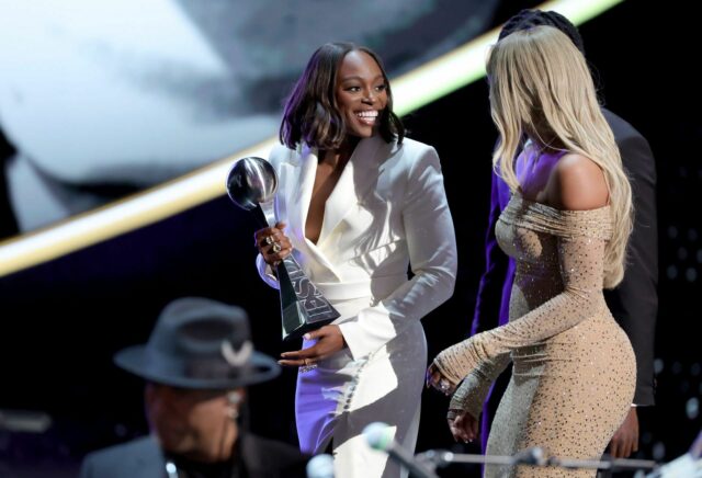 Sloane Stephens poskytuje silné posolstvo po vytvorení histórie ako prvého tenistického hráča, ktorý získal cenu prestížnej ceny Muhammad Ali Humanitar Award.

