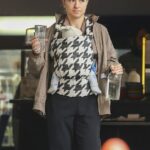 Futbalová hviezda Kristie Mewis (na obrázku) vstúpila do Perthu vo svojom snúbencom Sam Kerri a ich synovi Jaggerovi na brunch