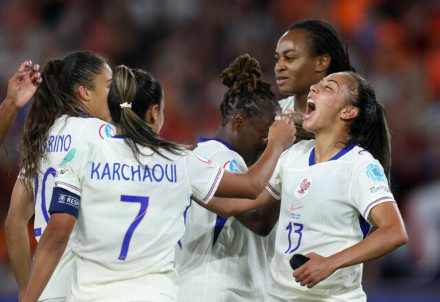 Správa o zápase Holandsko 2-5 Francúzsko: Delphine Cascarino Stars, zatiaľ čo Les Bleues dosahuje štvrťfinále v štýle

