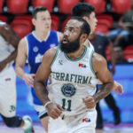 Stanley Pringle ide do dažďa alebo svieti maliari Elasto na PBA.