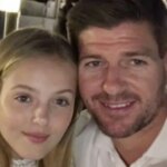 Steven Gerrard Cradles First Wassterls Sweet Photo, keď dcéra odhalí novorodenecké meno