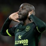 Yoo Wissa oslavuje cieľ pre Brentford