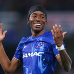Štyri dôvody, prečo chce Chelsea predať Noni MăDueke do Arsenalu v prevode 50 GBP