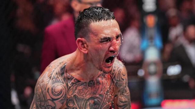 Las Vegas, Nevada -april 13: Max Holloway reaguje na knockout Justina Gaethjeho v BMF Championship Battle počas udalosti UFC 300 v T -Mobile Arena 13. apríla 2024 v Las Vegas v Nevade. (Foto: Jeff Bottari/Zuffa LLC od Getty Images)