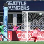 Sunders, posádka hrá na 1-1 remíza