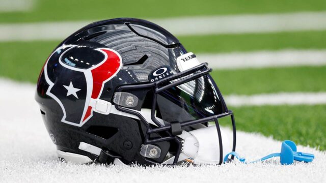 Texans sľubuje obrovský dar komunitám, ktoré sú poškodené povodňami

