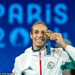 Transsolista Boxer Imane Khehifi sa vyžaduje, aby vrátil svoju olympijskú zlatú medailu