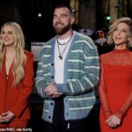 Travis Kelce povedal, že bojuje so svojím stolom SNL, pretože nedokáže tak dobre čítať