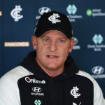 Tréner Carlton Michael Voss reagoval po šokujúcom hrozbe ukončenia svojho života