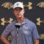 Tréner Ravens John Harbaugh nesúhlasil s rámovaním otázky Donalda Trumpa
