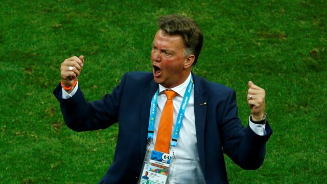 Tréner veteránov Louis van Gaal hovorí, že sa uzdravil z rakoviny

