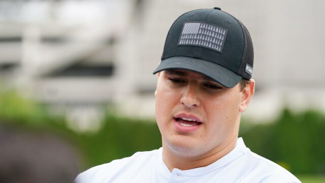 Trey Hendrickson klesá na Floride uprostred konfliktov s Bengálskom

