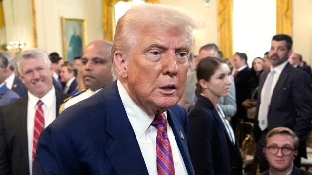 Trump prosí veliteľov, tím Guardians -majitelia, aby zmenili svoj názov späť

