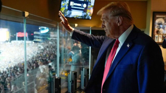Trump volá veliteľov, strážcovia, aby zvrátili zmeny mena

