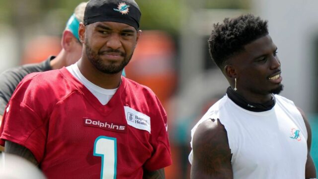 Tua Tagoviloa hovorí Tyreek Hill, ktorý pracuje na návrate Dolphin Trust

