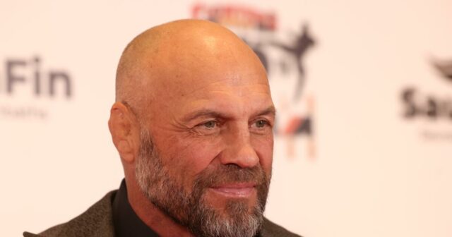 UFC Great Randy Couture trpí vážnymi popáleninami pri nehode

