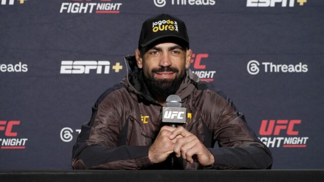 UFC Vegas 108 vs. Neil Magny Long namontovaný

