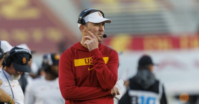 USC Lincoln Riley sa cíti „osviežená“ ako tlak na výhru

