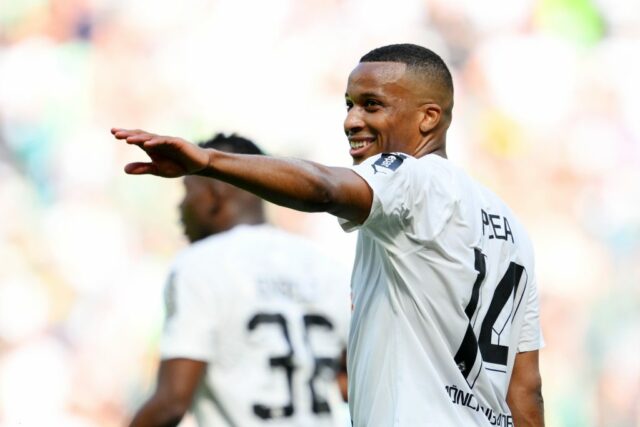 Úradník | Piccolo Target Alassane Pléa segni pre psv eindhoven

